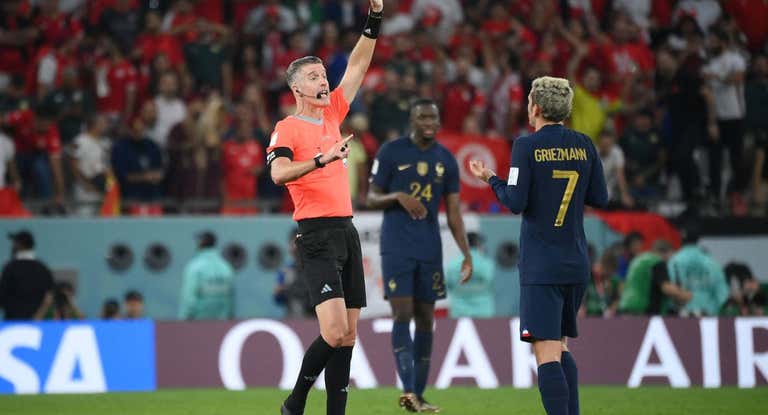 Griezmann protesta su gol anulado frente a Túnez.
