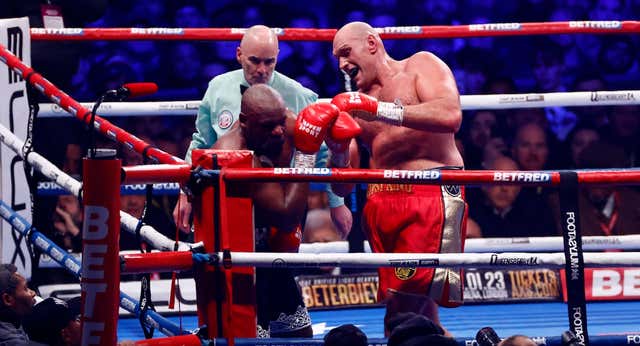 Fury juguetea con Chisora para reclamar un ‘rumble’ con Usyk y Joyce