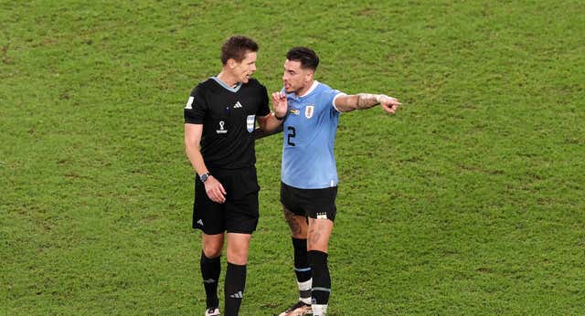 José María Giménez y Cavani, en el punto de mira de la FIFA: “Son una manga de ladrones”