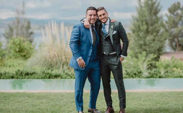 Borja y Koke, en la boda del hermano menor el 26 de mayo de 2016.  FAMILIA RESURRECCIÓN MERODIO