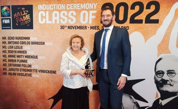 María Planas con Jorge Garbajosa antes de la gala de la FIBA.  FEB