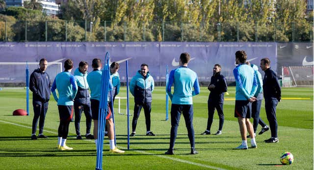 El Barça regresa a los entrenamientos con cuatro jugadores