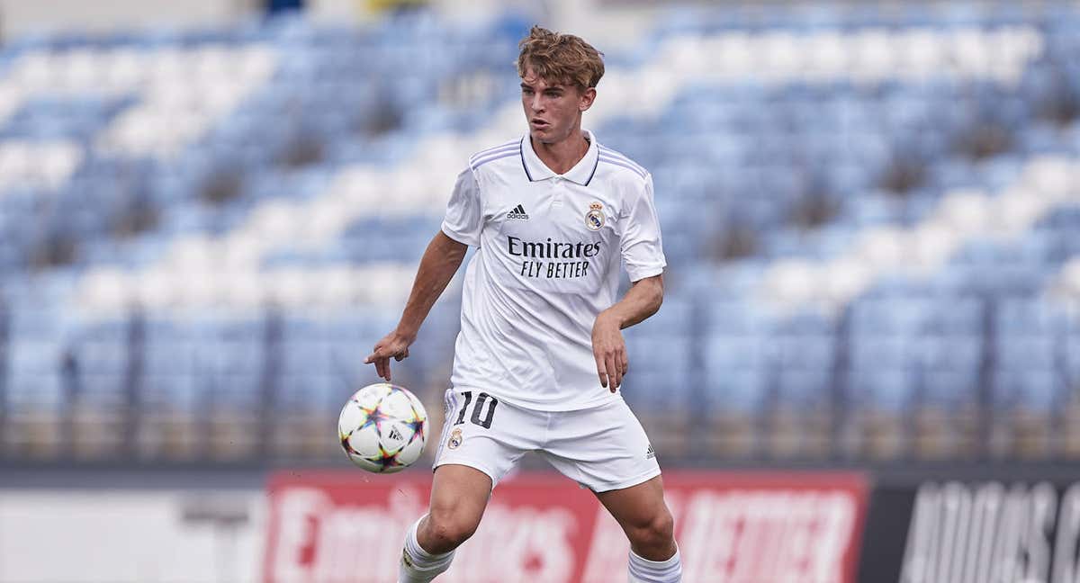 Nico Paz, jugando con el Real Madrid.