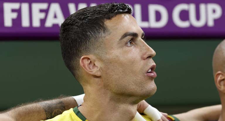 Cristiano Ronaldo, durante el himno nacional portugués.