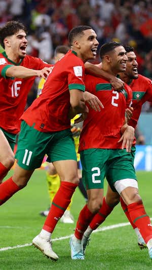 Imagen de Achraf Hakimi con sus compañeros de Marruecos en el Mundial. REUTERS