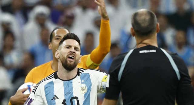 Messi señala a Mateu: “No se puede poner un árbitro que no está a la altura”
