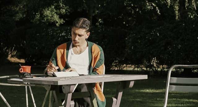 Mucho más que fútbol en el vestuario del Barça: finanzas, música, navegación, moda…