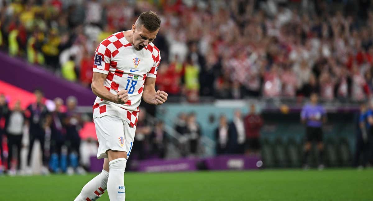 Mislav Orsic celebra el penalti que marcó ante Brasil.