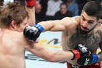 Ilia Topuria derriba la puerta del top10: somete a Mitchell en el UFC 282