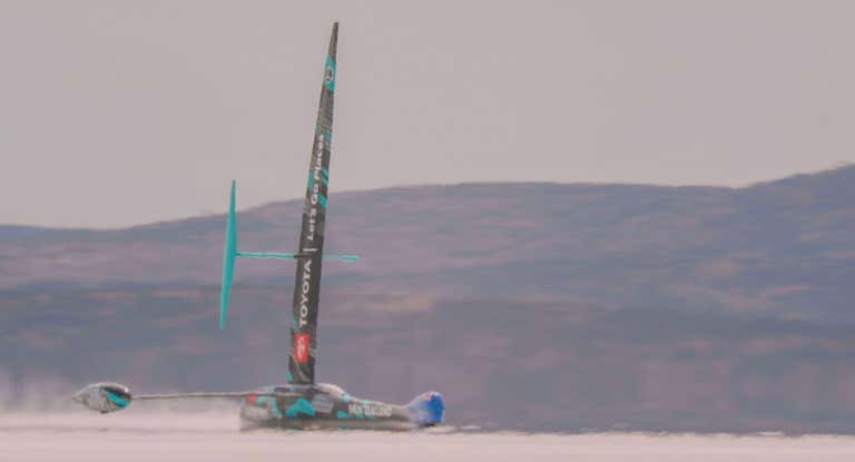 El Honoroku, durante su récord en el Australia.