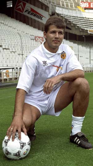 Salenko, durante su presentación con el Valencia.