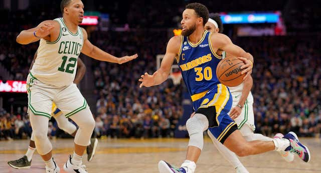 Steph Curry está mejorando su unánime temporada de MVP, pero Golden State no le acompaña