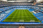 Los jardineros 'dan con la tecla': el césped del Bernabéu mejora