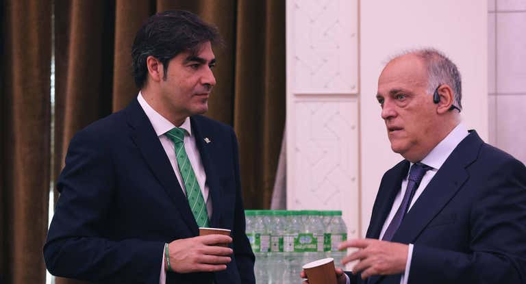 Ángel Haro con Javier Tebas, en un acto reciente.