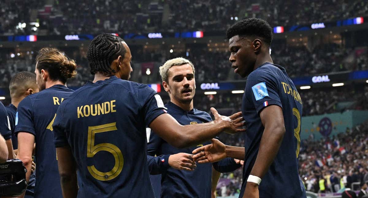 Koundé, Griezmann y Tchouaméni celebran un gol de Francia./REUTERS