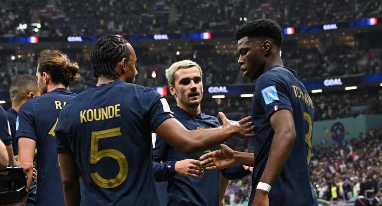 Koundé, Griezmann y Tchouaméni celebran un gol de Francia.