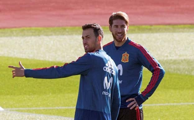 Busquets y Ramos, en la Ciudad del Fútbol de Las Rozas. ABC