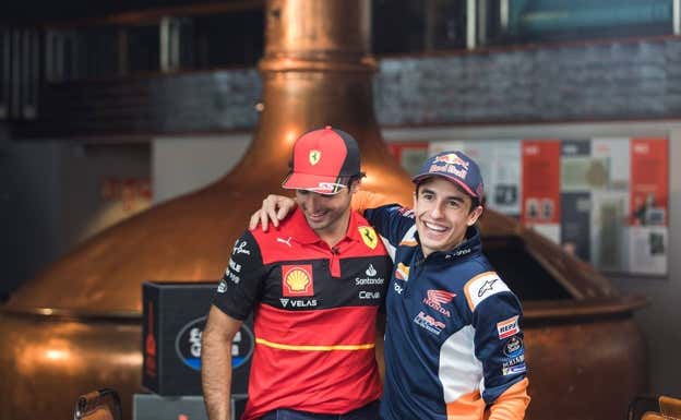 Carlos Sainz y Marc Márquez, durante el encuentro.  Estrella Galicia 0,0