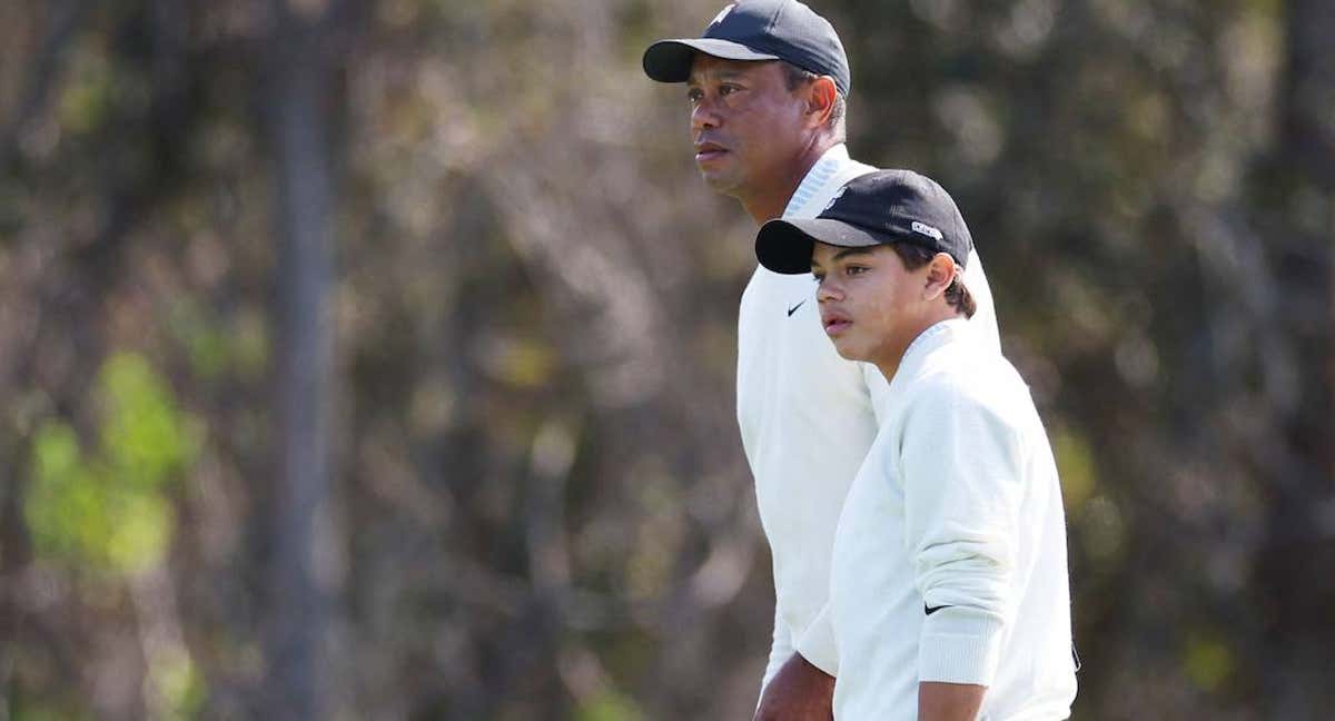 Tiger Woods y Charlie durante la práctica del pasado viernes./Reuters