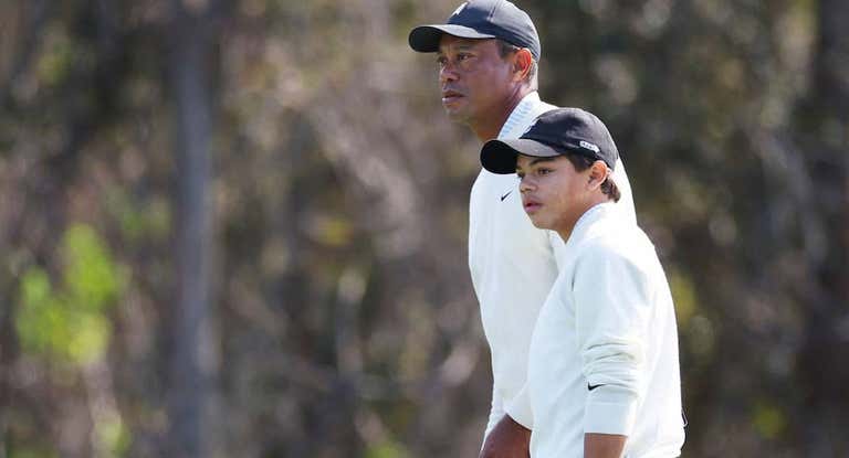Tiger Woods y Charlie durante la práctica del pasado viernes.