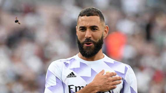 Benzema, en un calentamiento con el Real Madrid./EFE