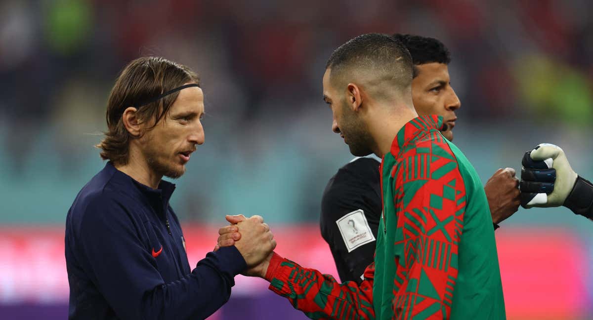 Luka Modric y Hakim Ziyech antes del partido por el tercer puesto