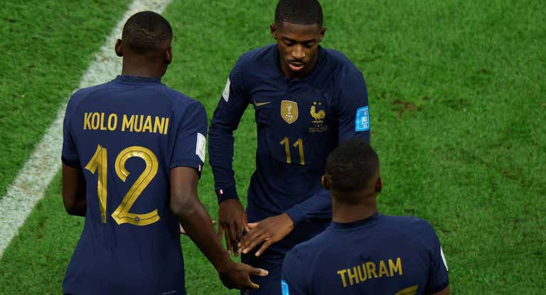Kolo Muani y Thuram revolucionaron el partido desde el banquillo.