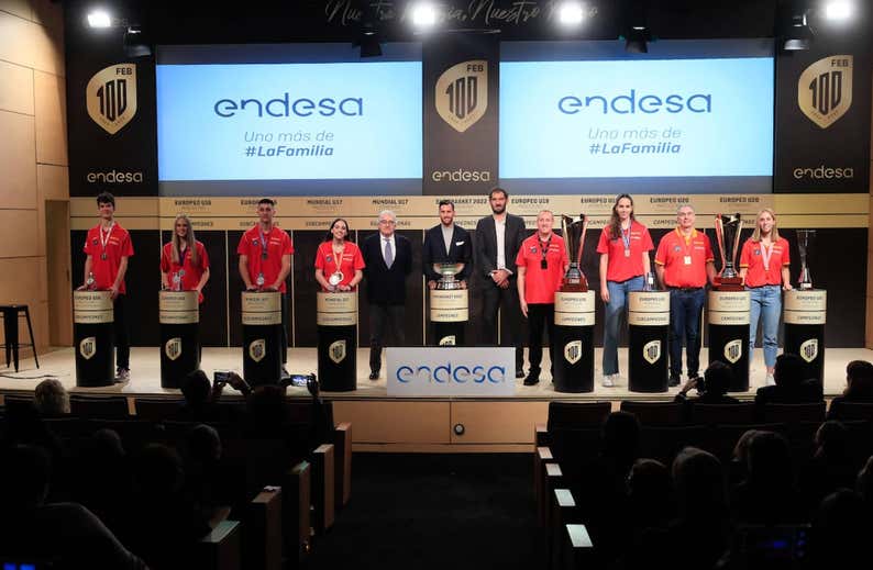 Un homenaje como broche de oro al extraordinario 2022 del baloncesto español