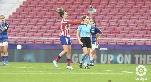 Un acta sin revisar y siete goles en el minuto 90 cierran el año de la Liga F