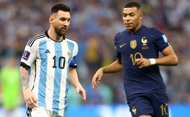 Messi y Mbappé, en un momento de la gran final.  REUTERS
