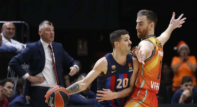 Valencia Basket sonríe ante un Barça en el que solo estuvo Laprovittola