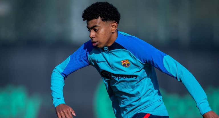 Lamine Yamal, en un entreno del primer equipo.
