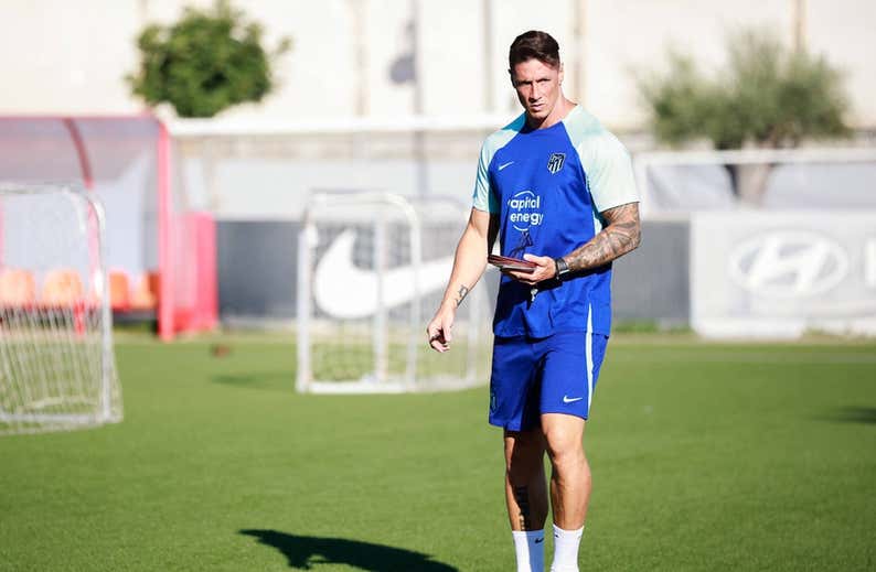 Fernando Torres bendice a Barrios: «Me hace recordar cuando me tocó a mí»