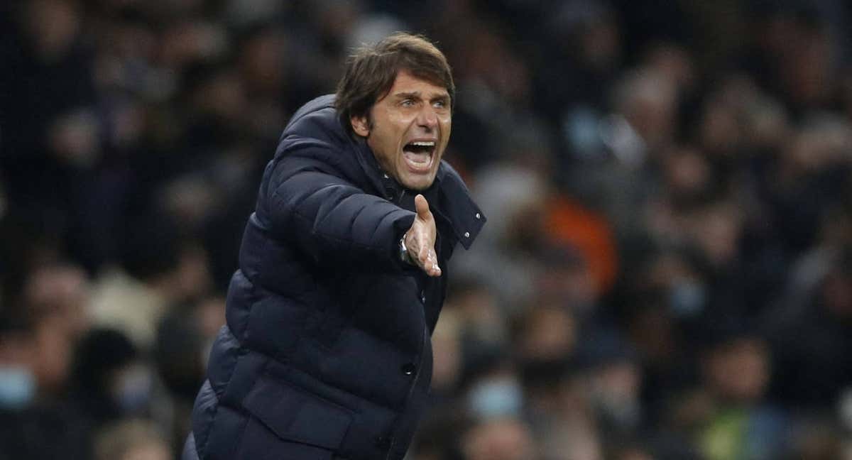 Antonio Conte durante un partido del Tottenham./