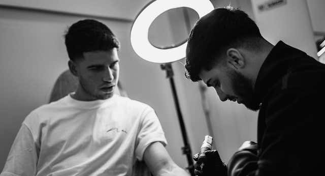 Carlos Alcaraz elige al tatuador de estrellas como LeBron, Durant o Canelo