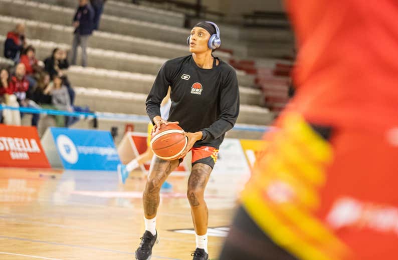 Brittney Sykes para competir por todo: así es el regalo navideño de Spar Girona