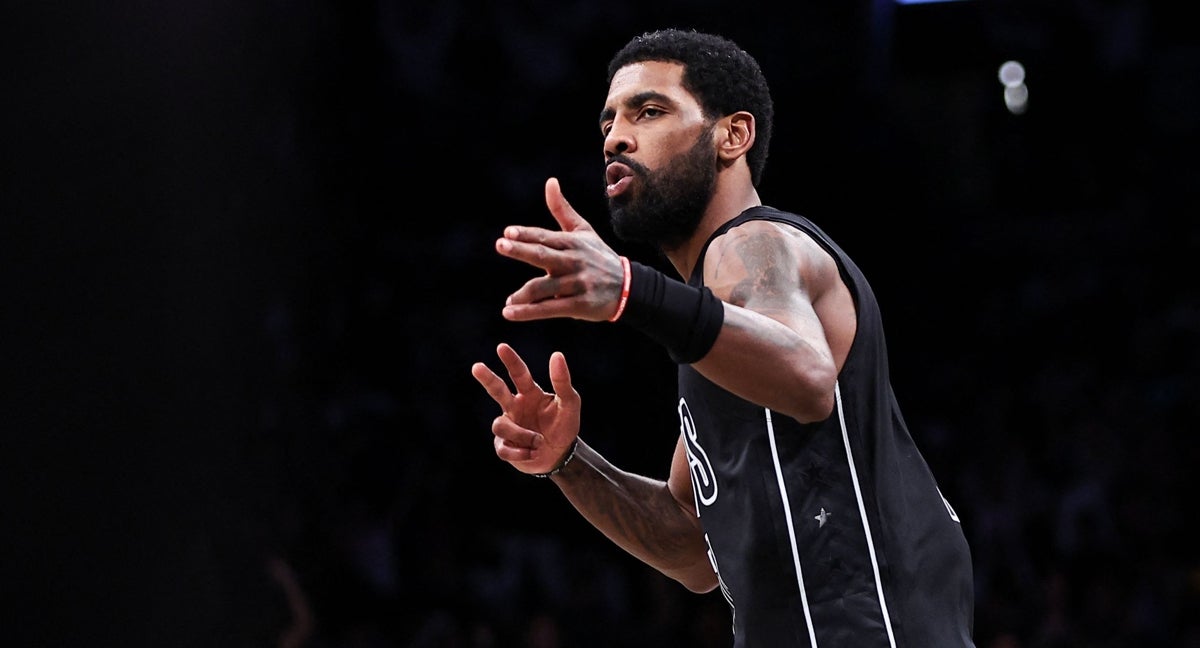 Irving, en un partido con los Nets.