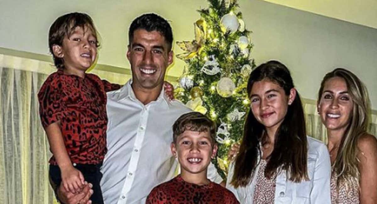 Luis Suárez, en una foto de familia tomada estas Navidades en Rosario. /INSTAGRAM