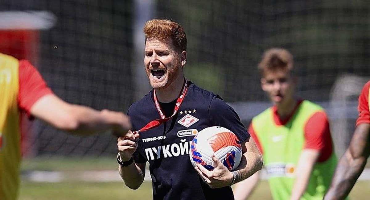 Guille Abascal dirigiendo un entrenamiento del Spartak./GUILLE ABASCAL