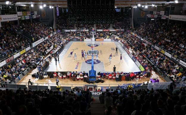 Así lucía el Pabellón de Deportes de Palencia en el partido ante Hereda San Pablo Burgos.  V. QUINTANA/PALENCIA BASKET