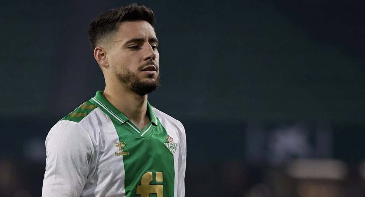 Álex Moreno, en un partido con el Betis./Instagram de Álex Moreno