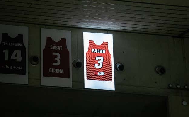 LA CAMISETA DE LAIA PALAU COLGADA EN FONTAJAU   DAVID SUBIRANA