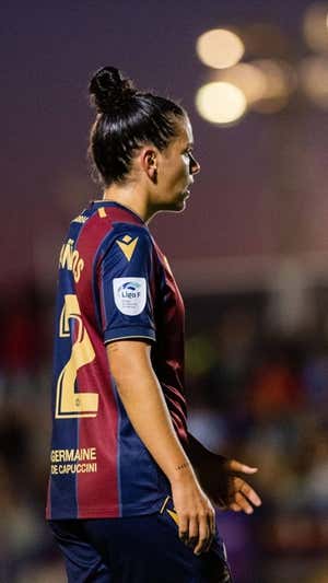 Leire Baños, en un partido del Levante en la Liga F.  LEVANTE