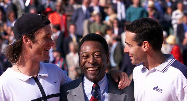 El día que Álex Corretja perdió un balón firmado por Pelé en la final de Roland Garros