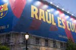 «¿En serio que en la misma calle hay una tienda del Barça y otra del Madrid?»