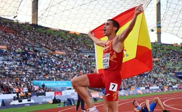 Mariano garcía, con su oro en Belgrado. EFE