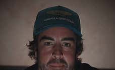 Fernando Alonso ya luce como piloto de Aston Martin