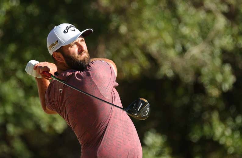 Jon Rahm vuelve a coger los palos de golf en su torneo maldito