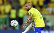 Dani Alves anuncia que seguirá en Pumas, en medio de una acusación por agresión sexual