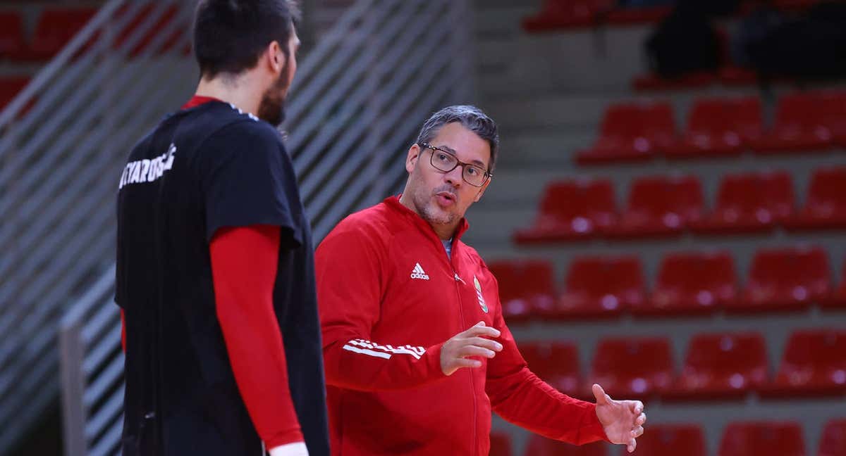 Chema Rodríguez, en un entrenamiento con Hungría. /Federación Húngara de Balonmano